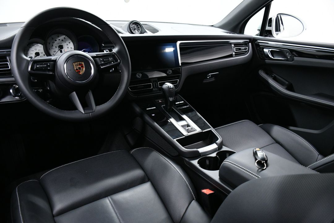 2025 Porsche Macan