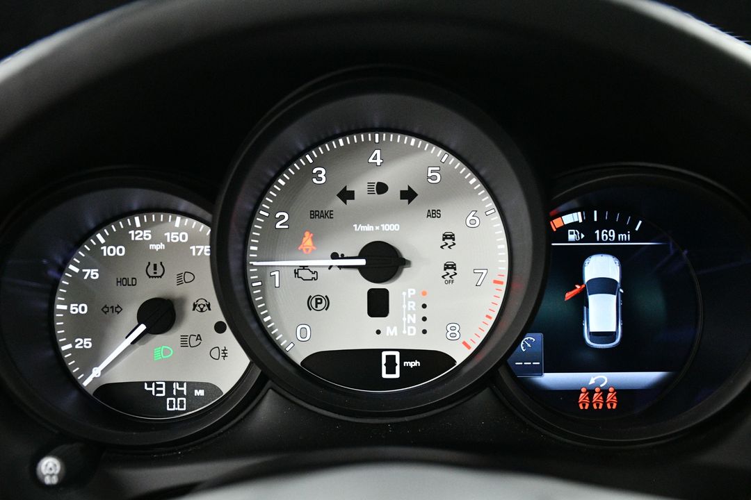 2025 Porsche Macan