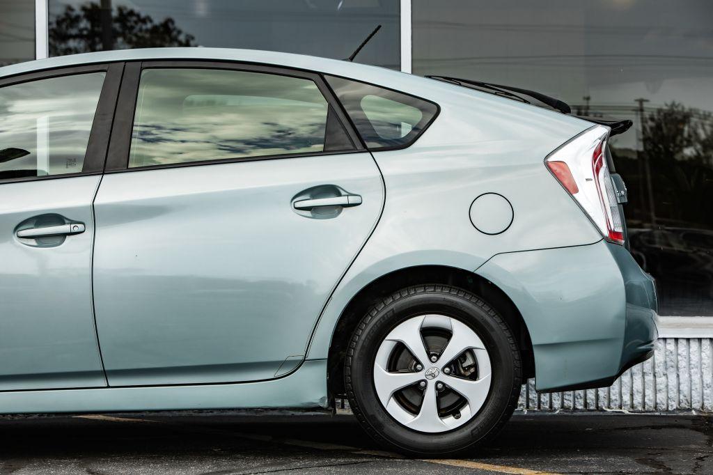 2014 Toyota PRIUS III