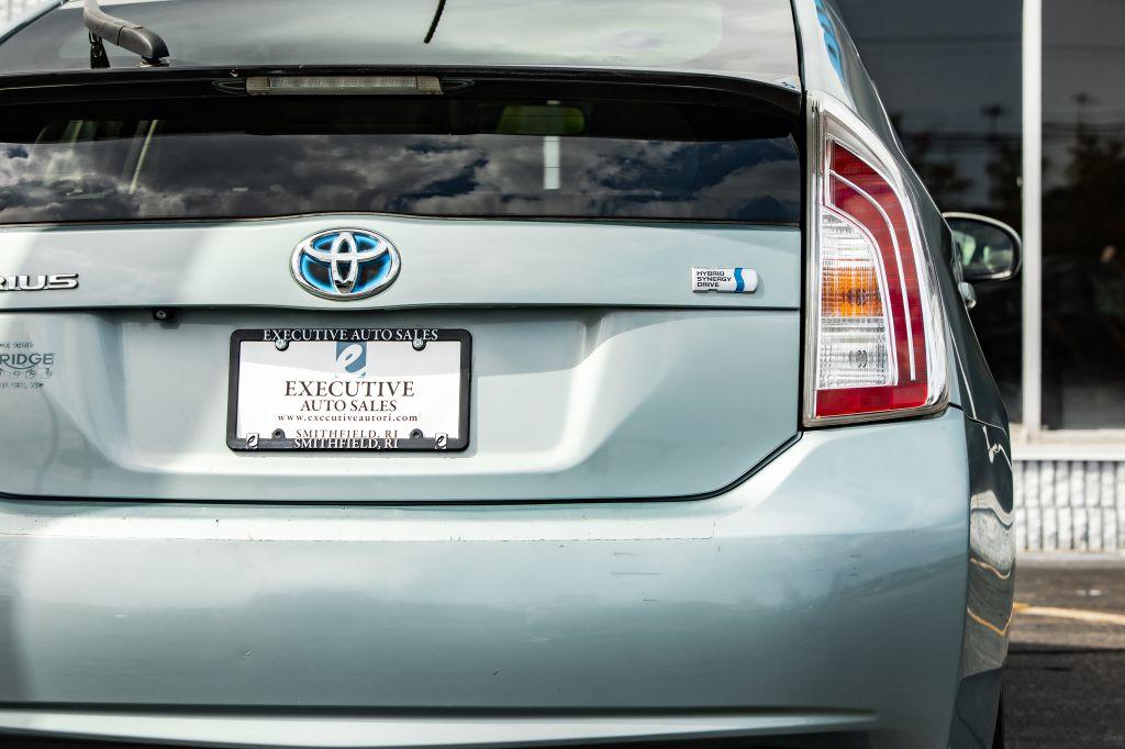 2014 Toyota PRIUS III