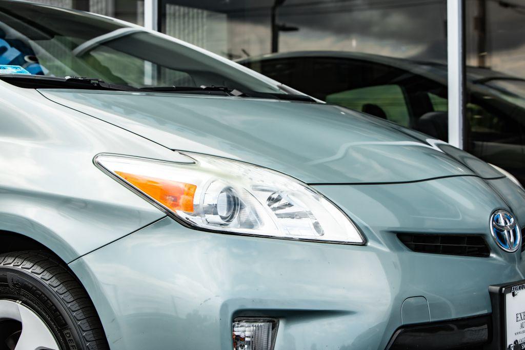 2014 Toyota PRIUS III