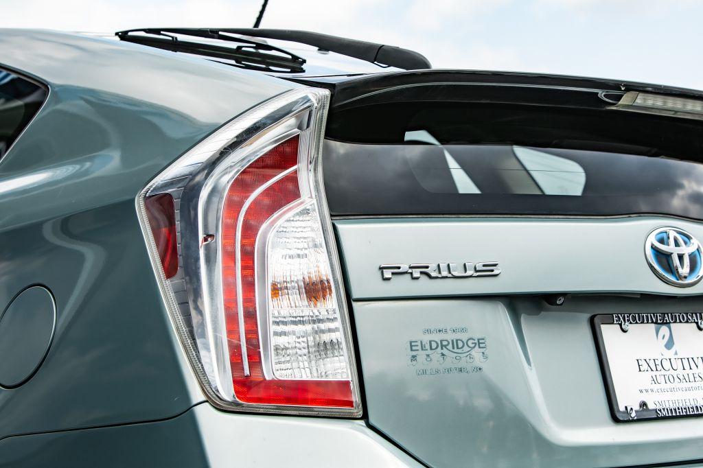 2014 Toyota PRIUS III