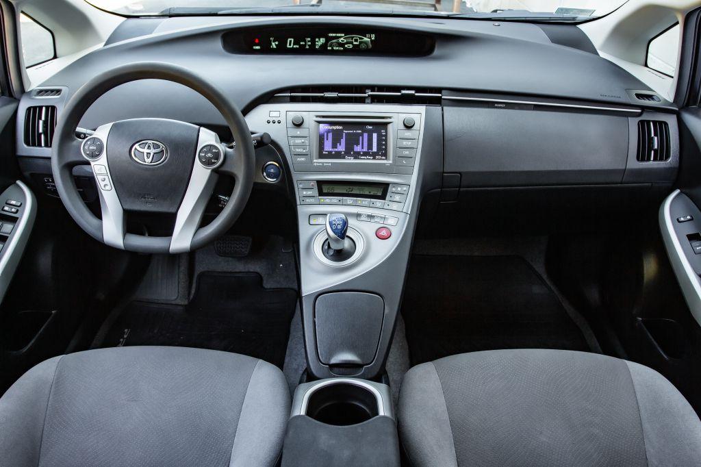 2014 Toyota PRIUS III