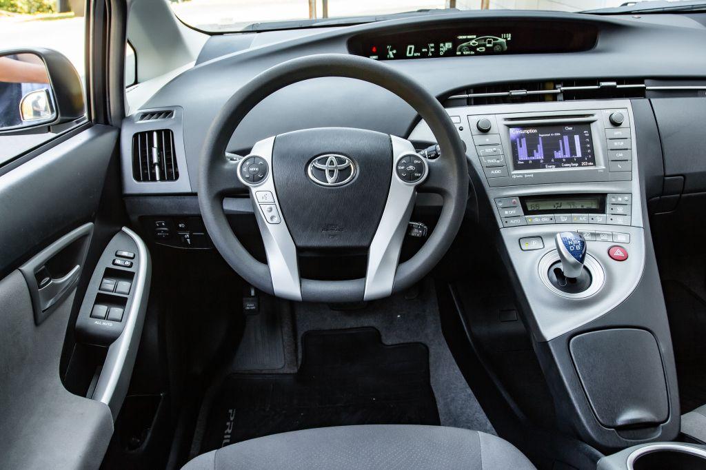 2014 Toyota PRIUS III