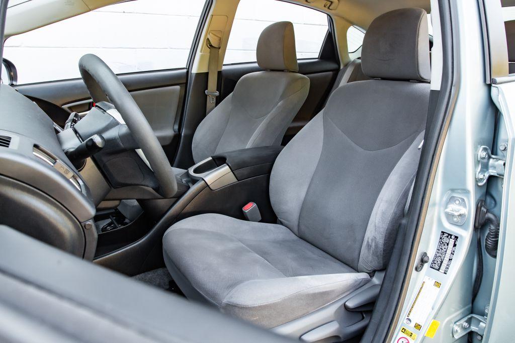 2014 Toyota PRIUS III