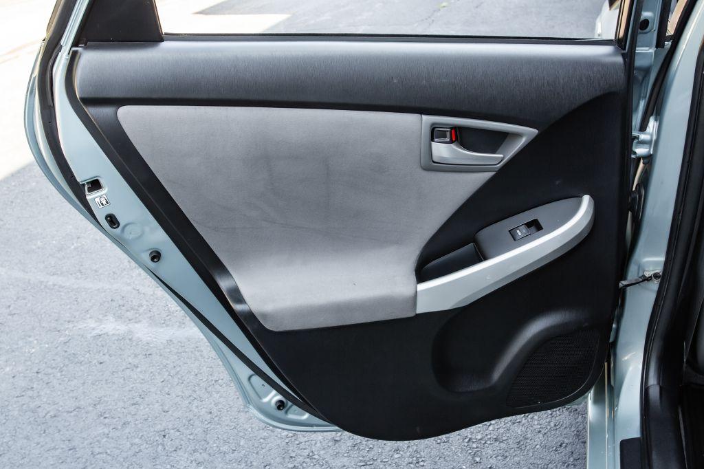 2014 Toyota PRIUS III