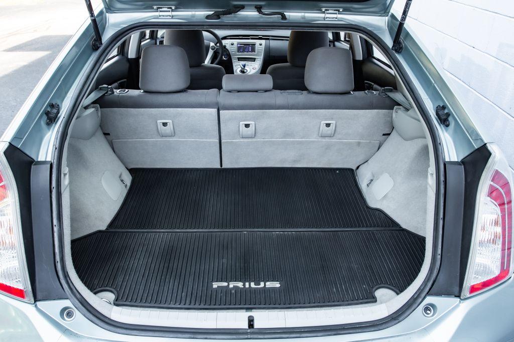 2014 Toyota PRIUS III