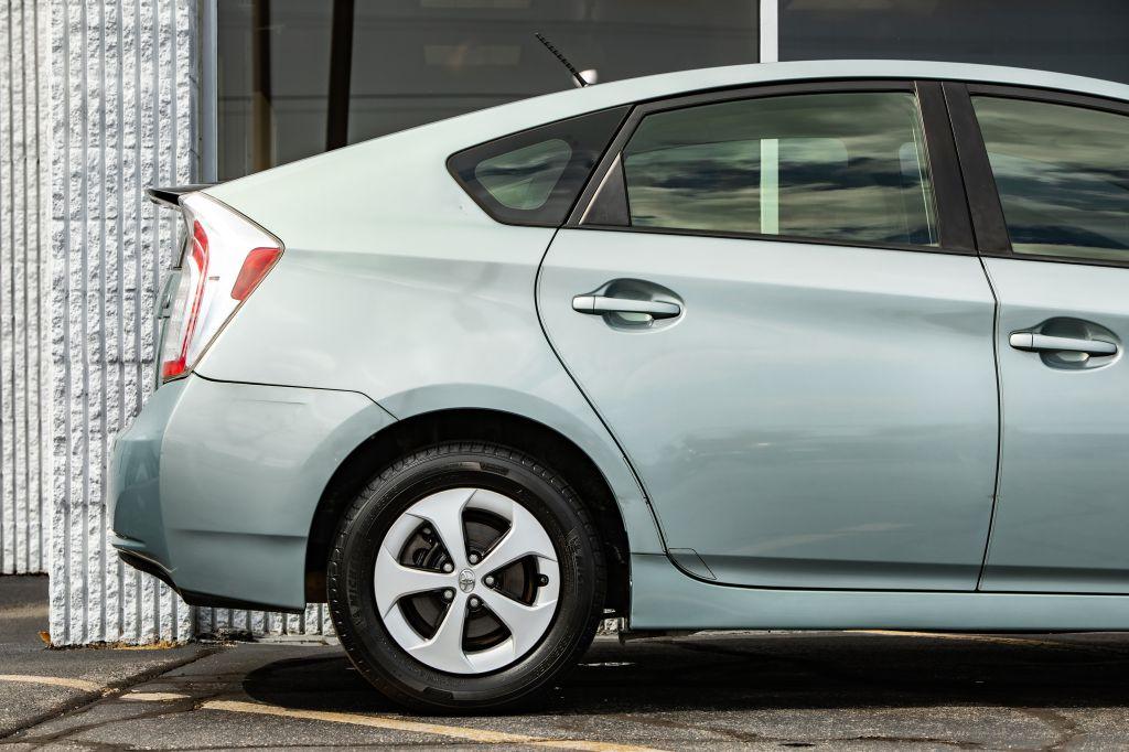 2014 Toyota PRIUS III