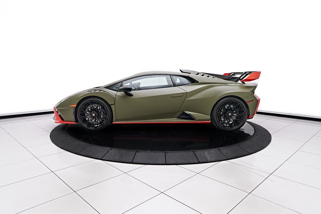 2023 Lamborghini Huracan STO