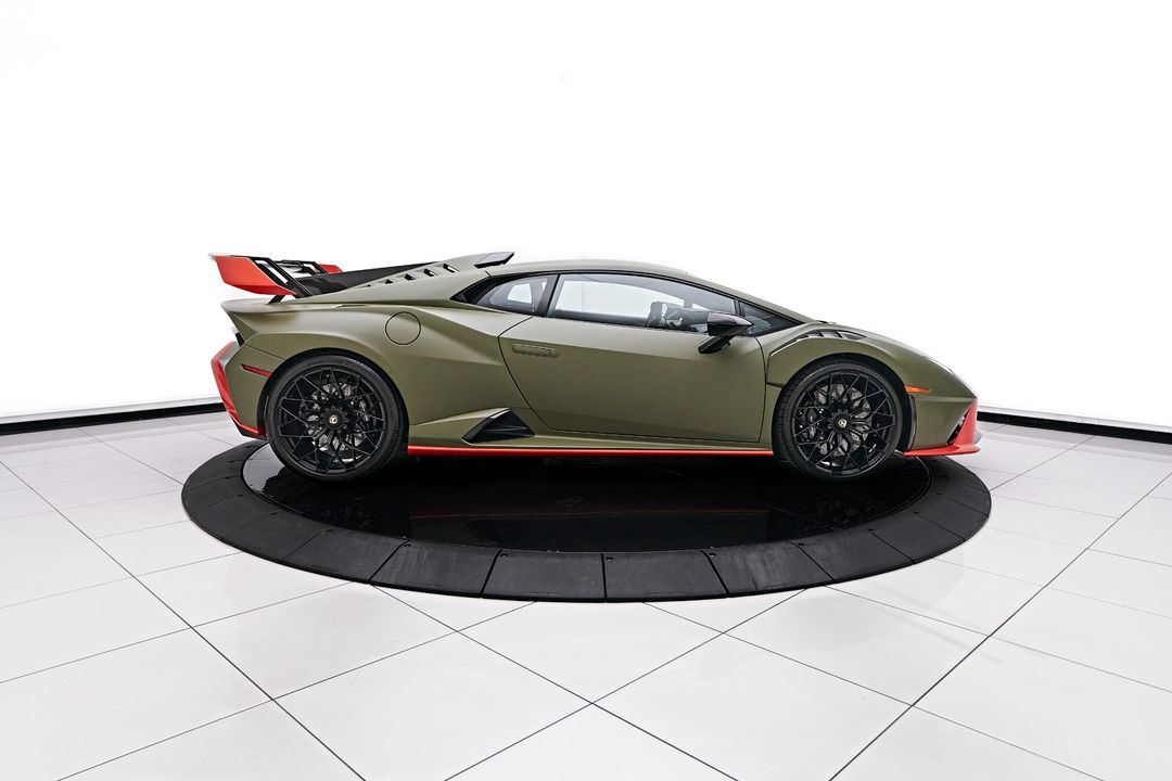 2023 Lamborghini Huracan STO