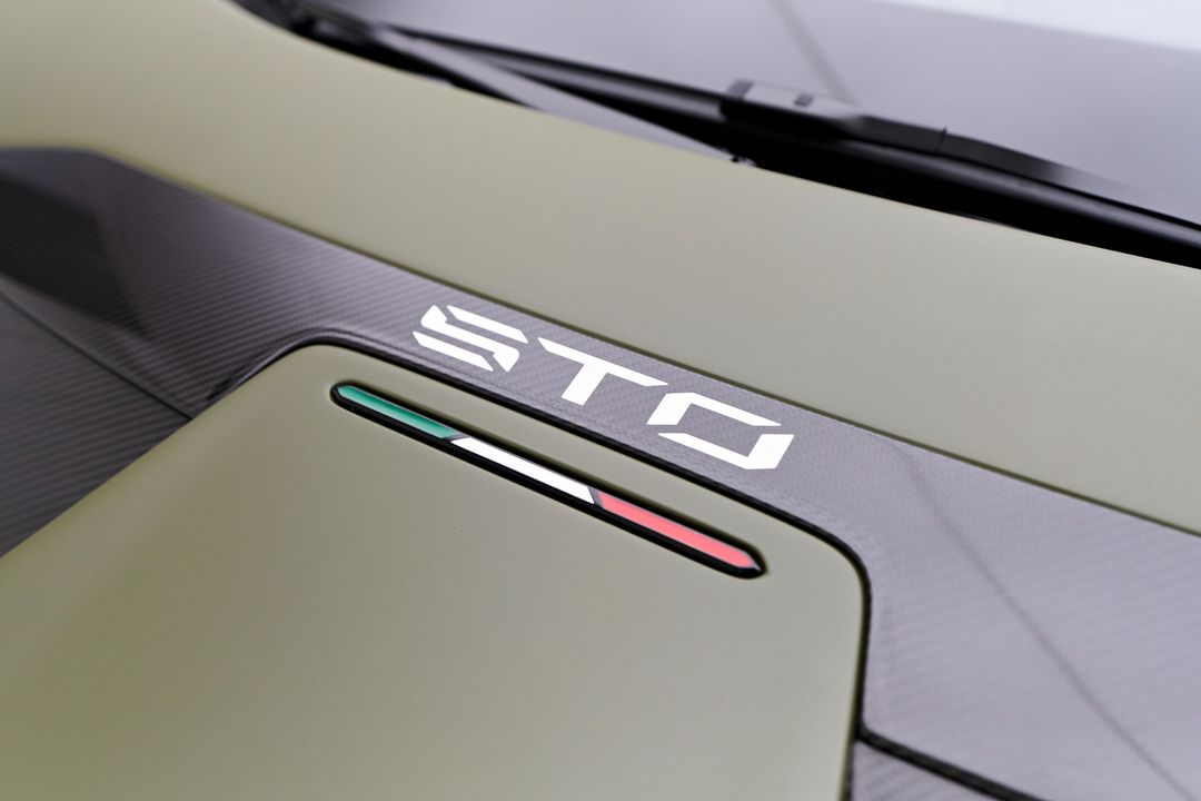 2023 Lamborghini Huracan STO