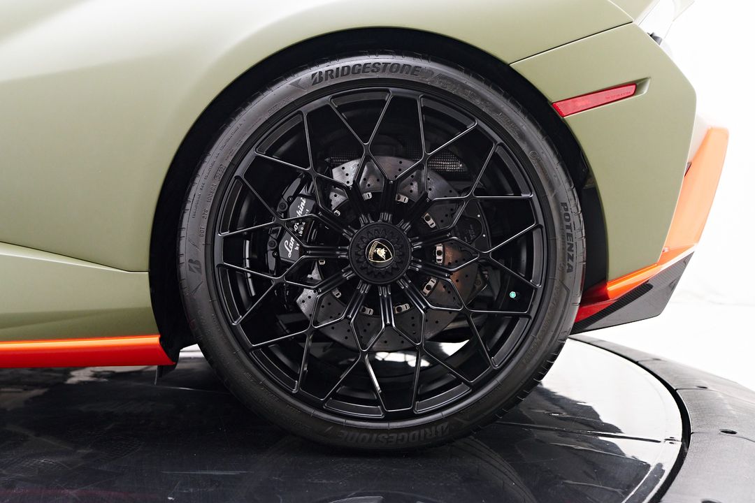 2023 Lamborghini Huracan STO