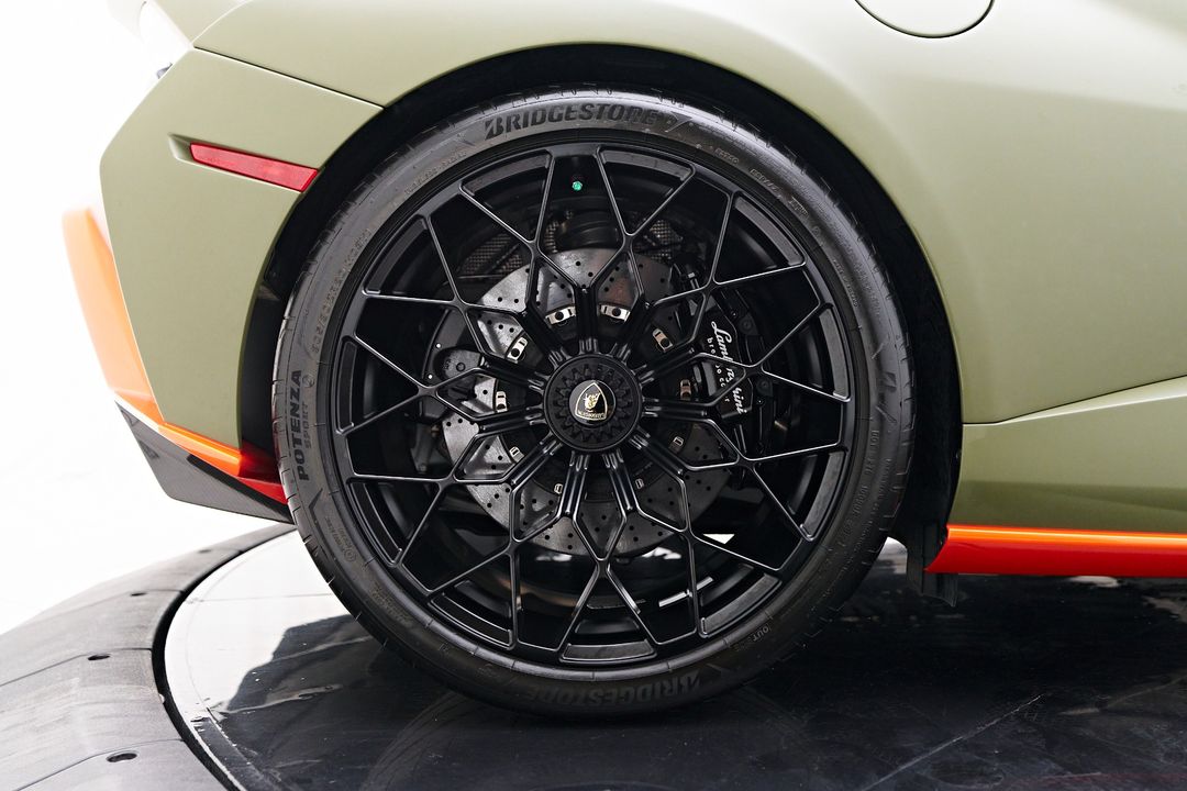 2023 Lamborghini Huracan STO