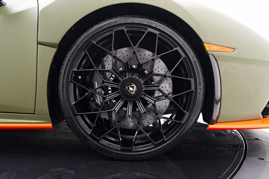 2023 Lamborghini Huracan STO