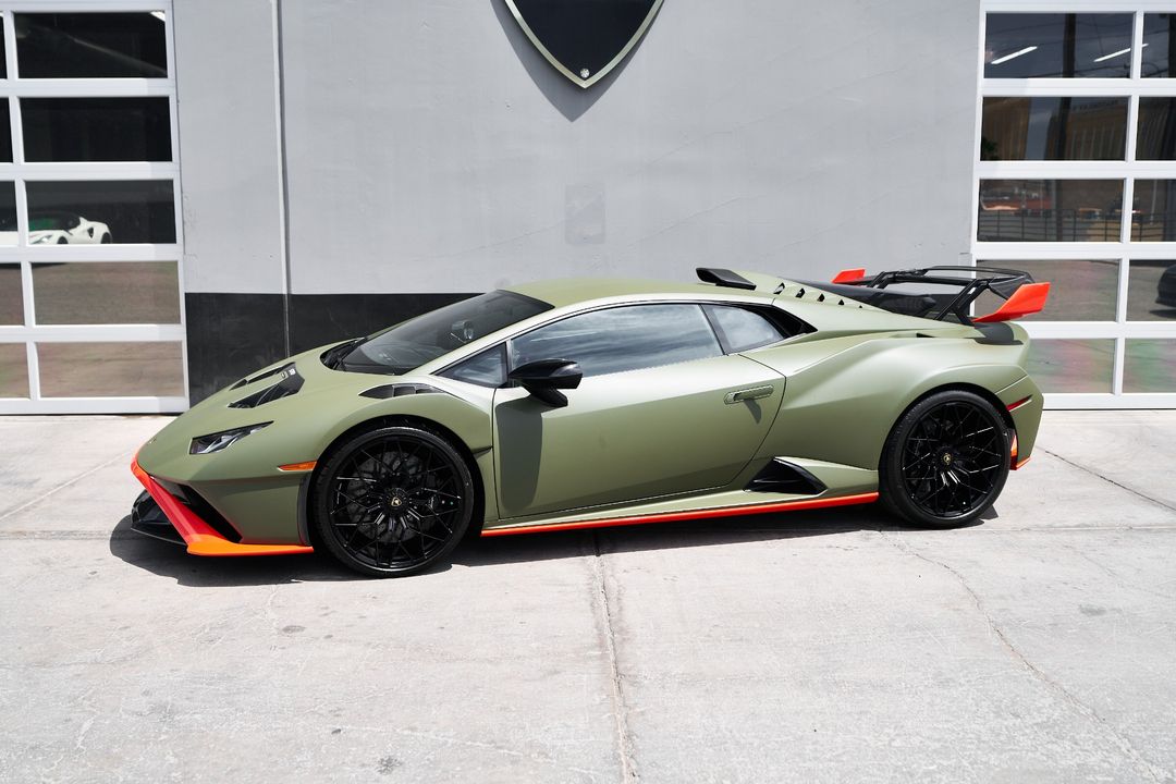 2023 Lamborghini Huracan STO