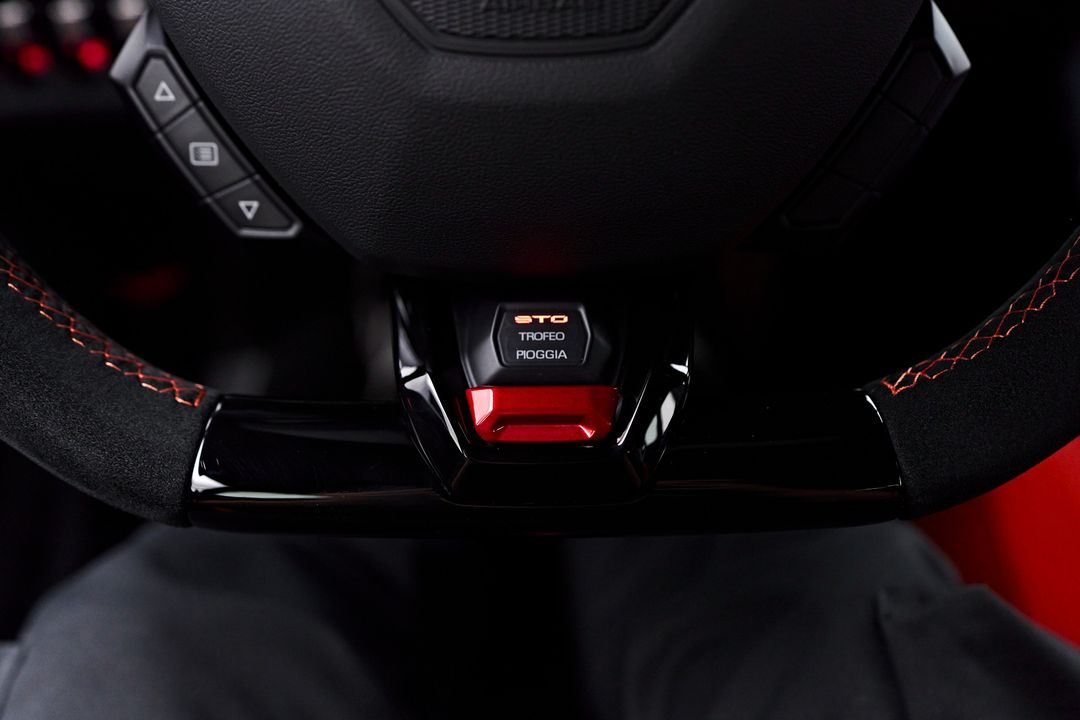 2023 Lamborghini Huracan STO