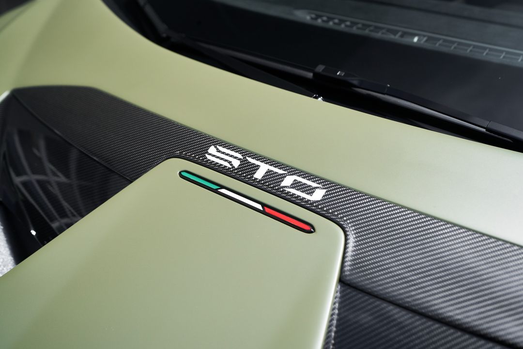 2023 Lamborghini Huracan STO