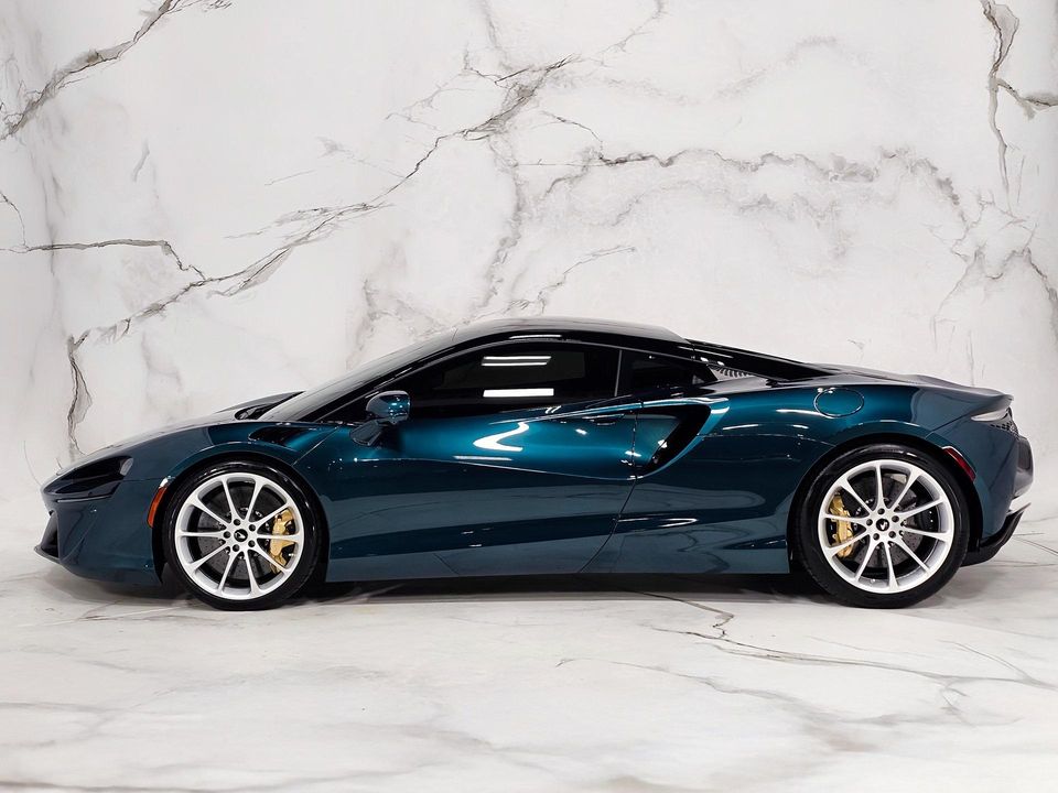 2023 McLaren Artura