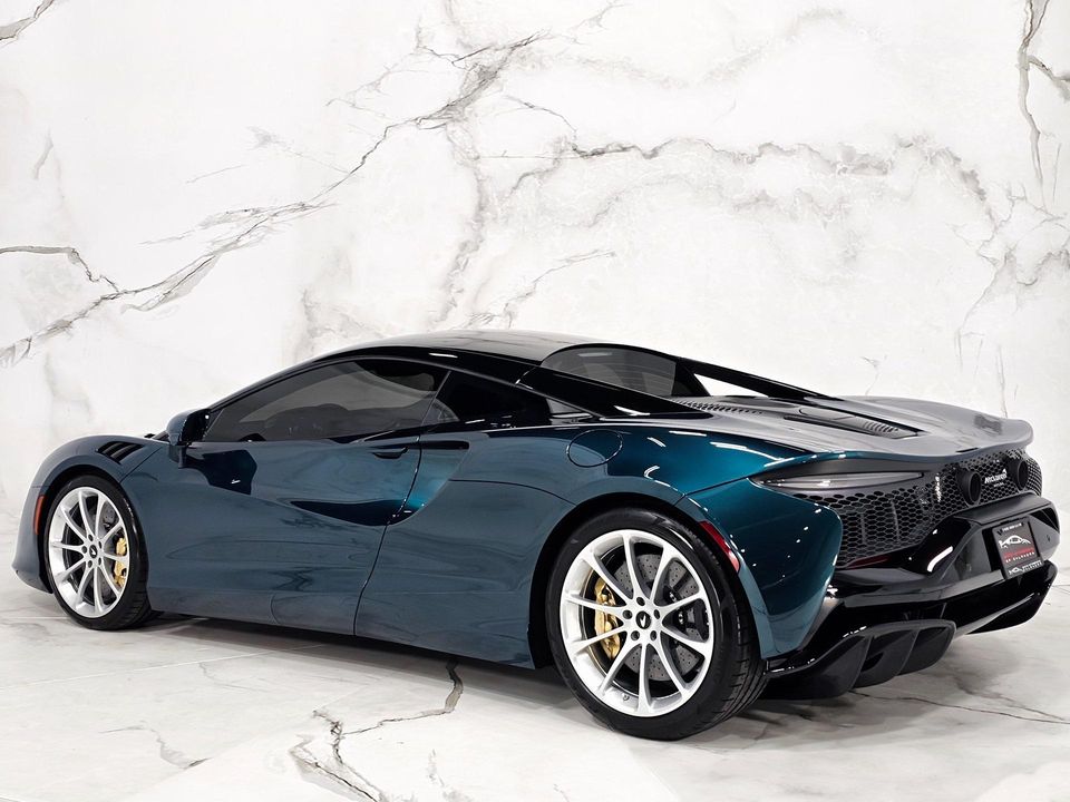 2023 McLaren Artura