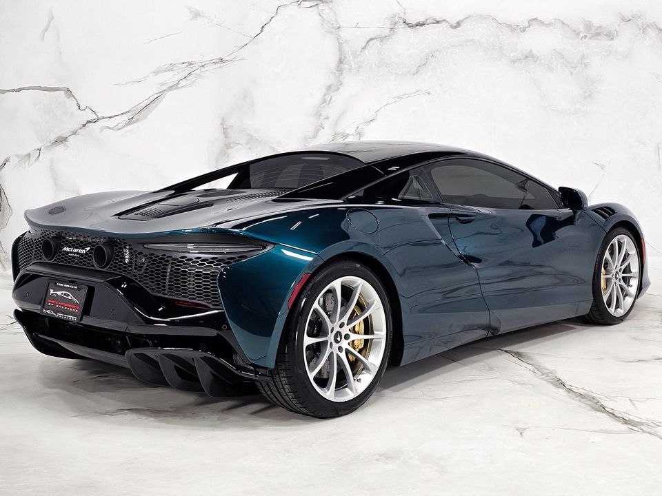 2023 McLaren Artura