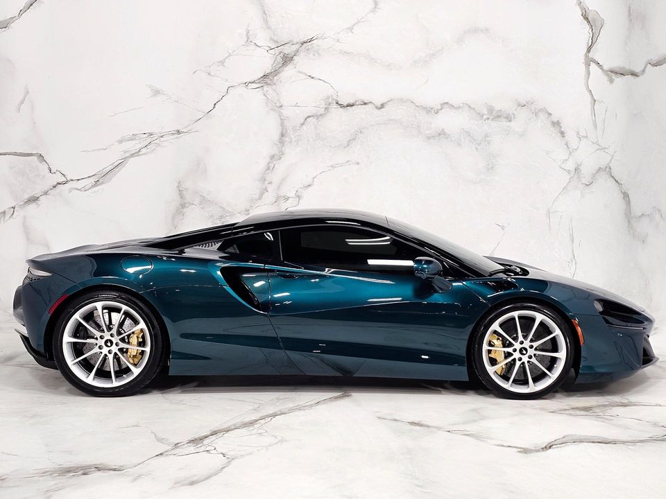 2023 McLaren Artura