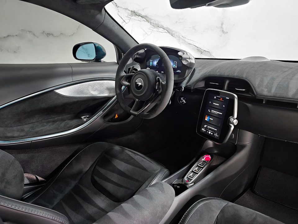 2023 McLaren Artura