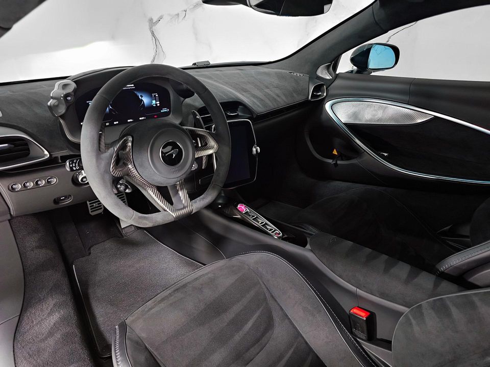 2023 McLaren Artura