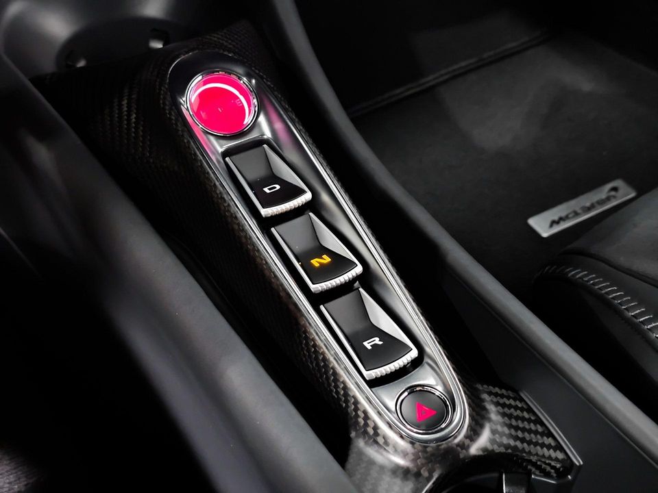 2023 McLaren Artura