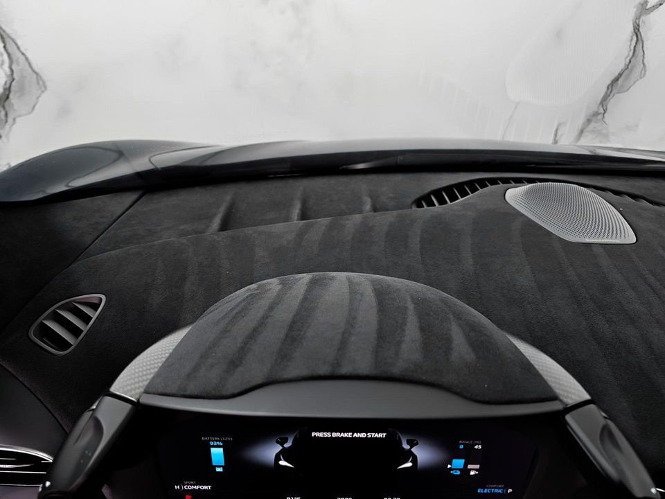 2023 McLaren Artura