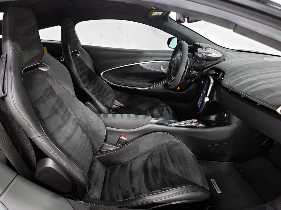 2023 McLaren Artura