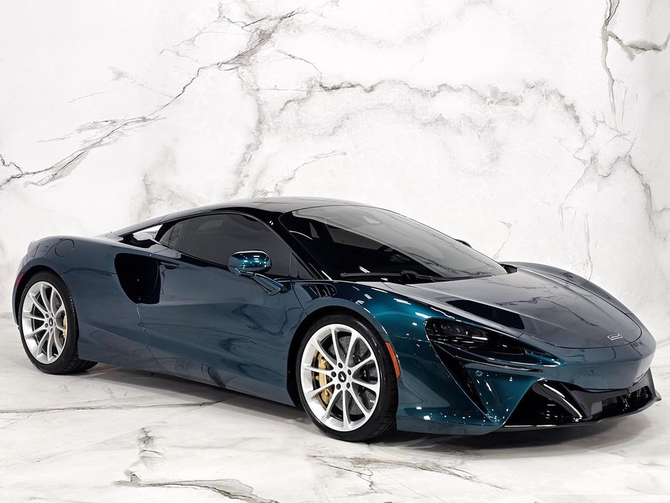 2023 McLaren Artura