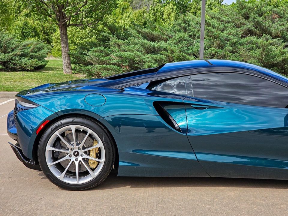 2023 McLaren Artura