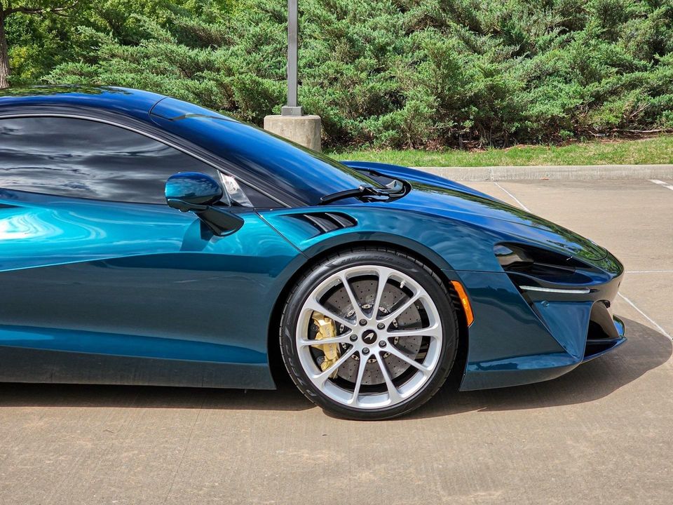 2023 McLaren Artura