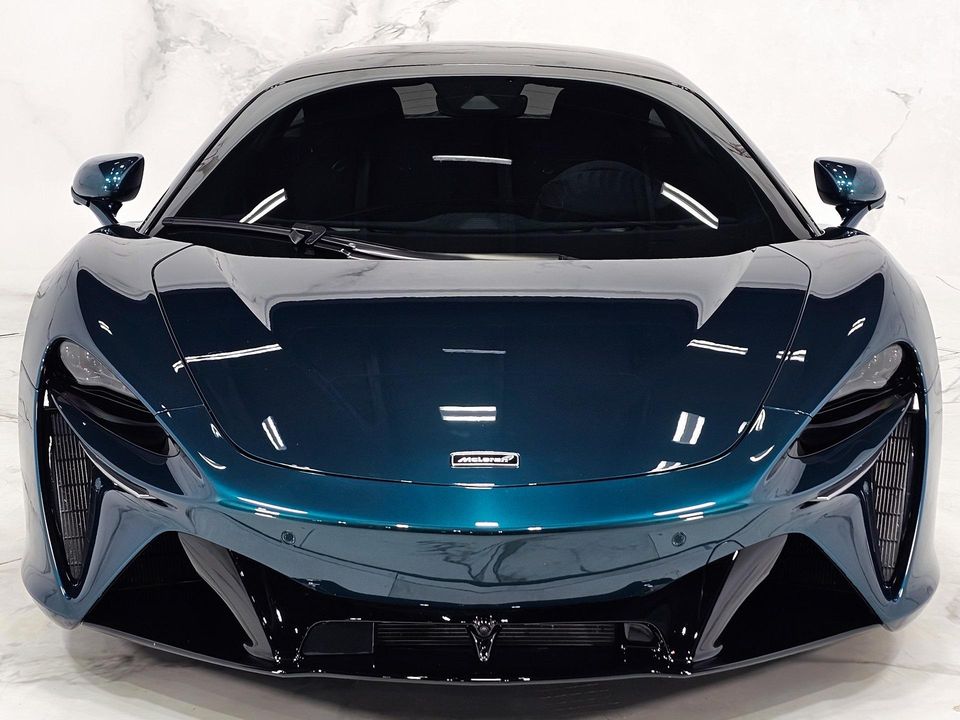2023 McLaren Artura