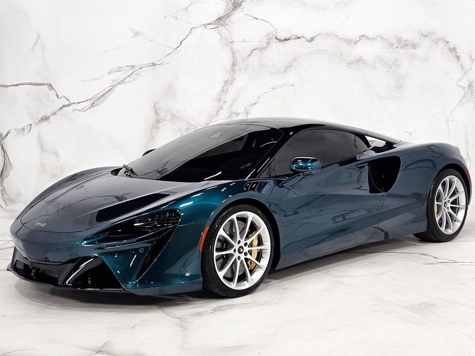 2023 McLaren Artura