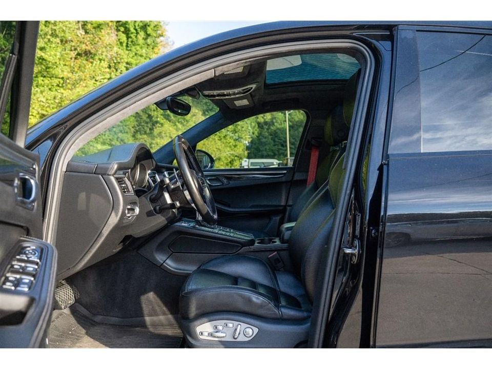 2016 Porsche Macan