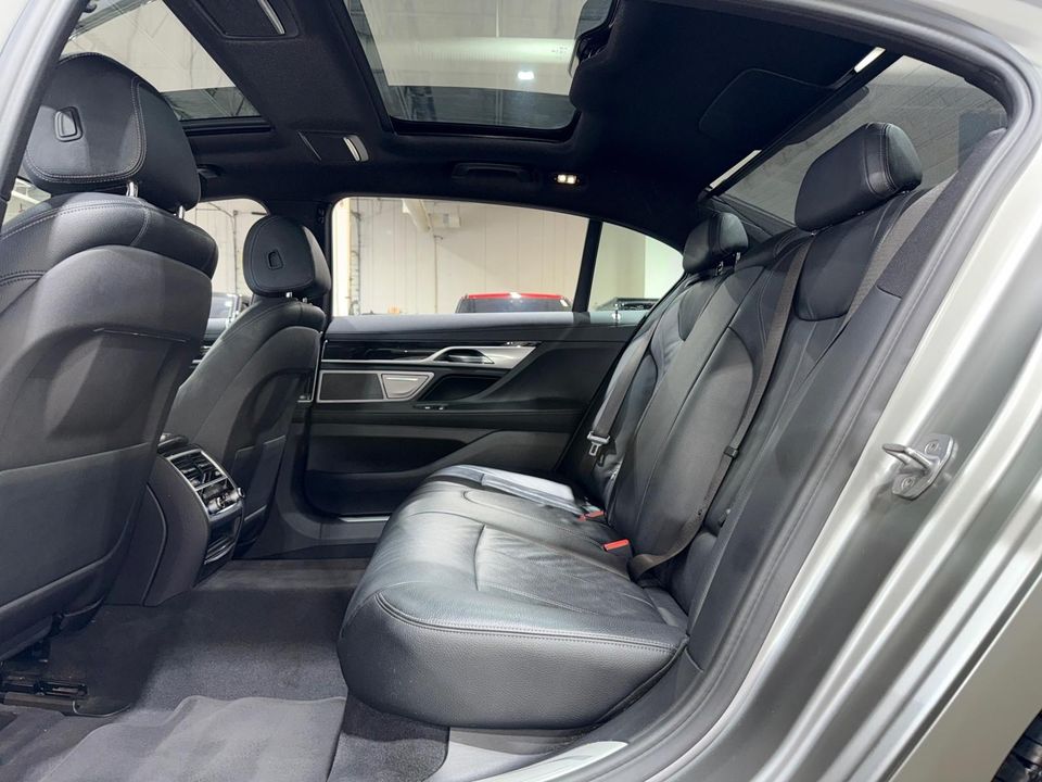 2019 BMW 740i
