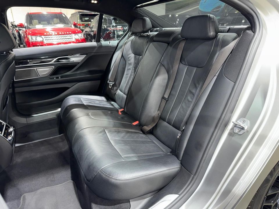 2019 BMW 740i