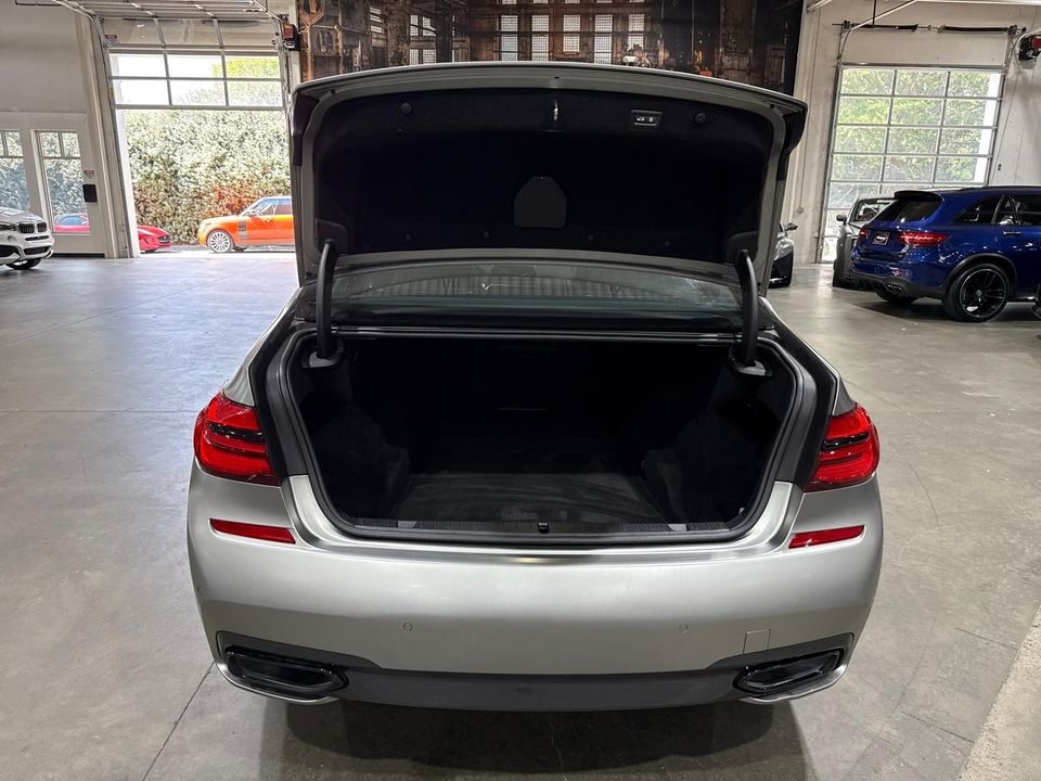 2019 BMW 740i