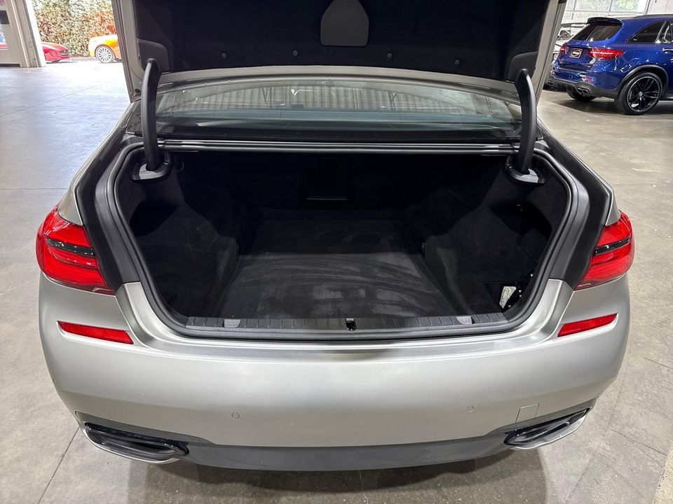 2019 BMW 740i