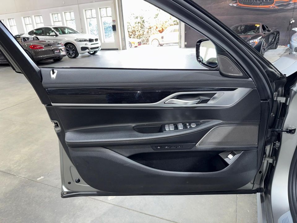 2019 BMW 740i