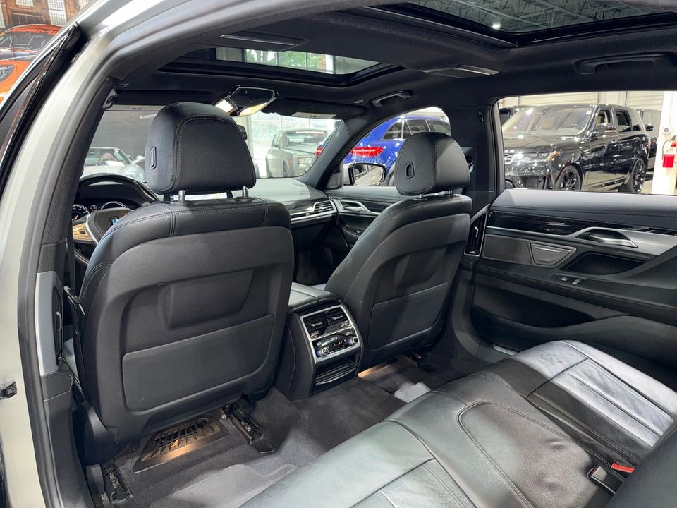 2019 BMW 740i