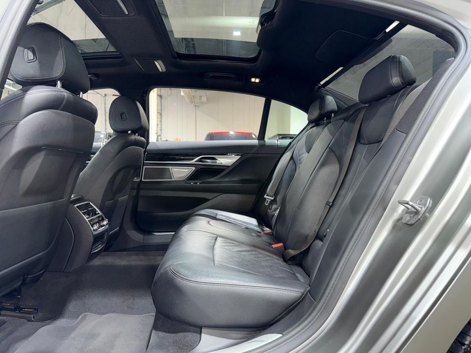 2019 BMW 740i