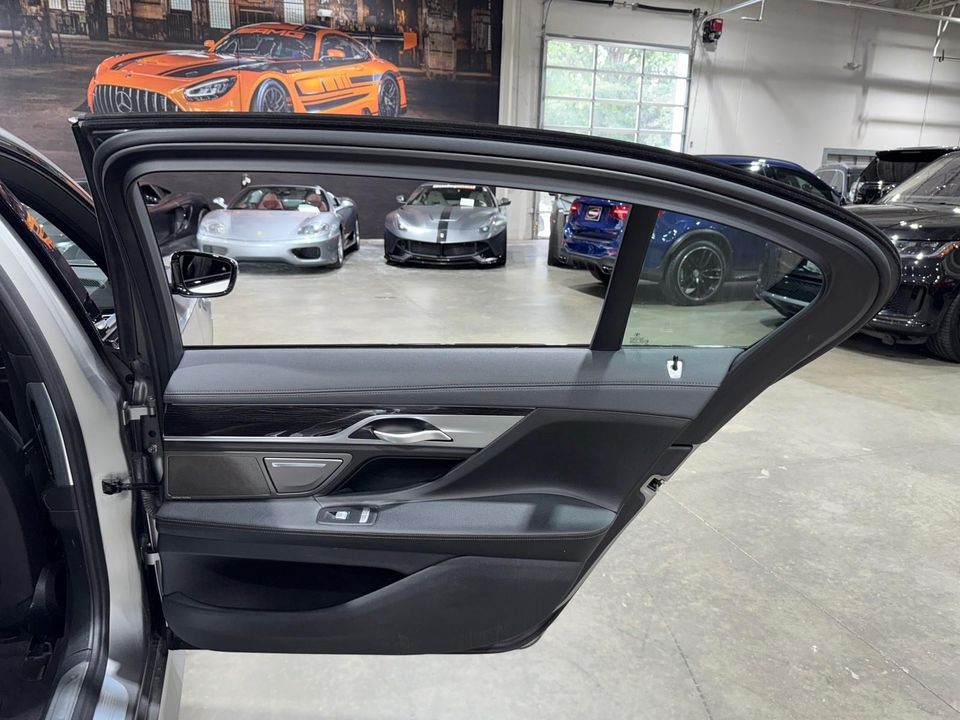 2019 BMW 740i