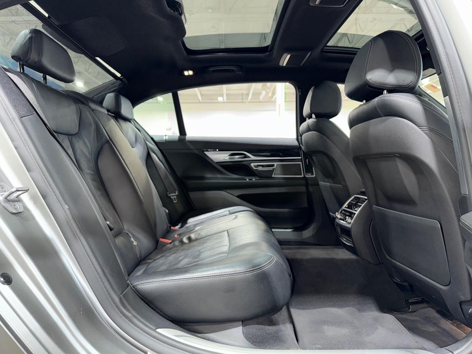 2019 BMW 740i