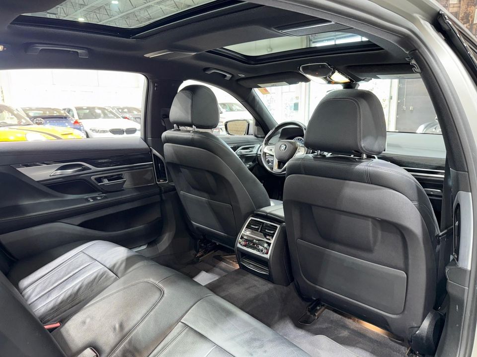 2019 BMW 740i