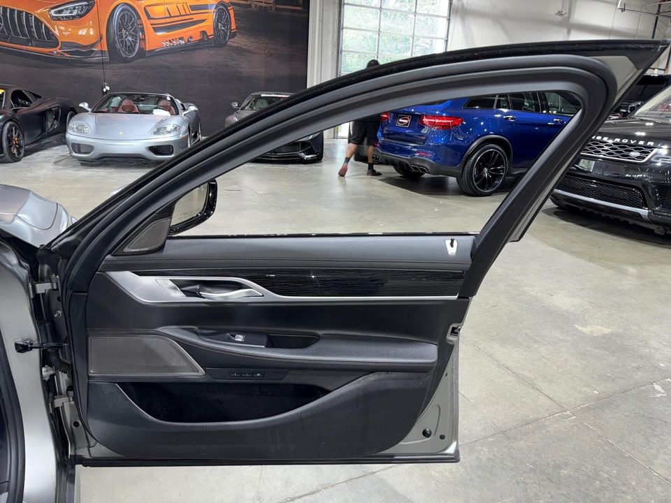 2019 BMW 740i