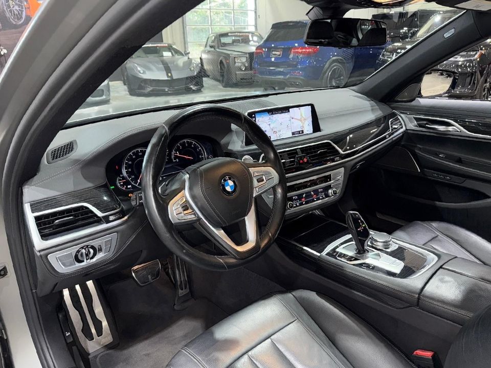 2019 BMW 740i