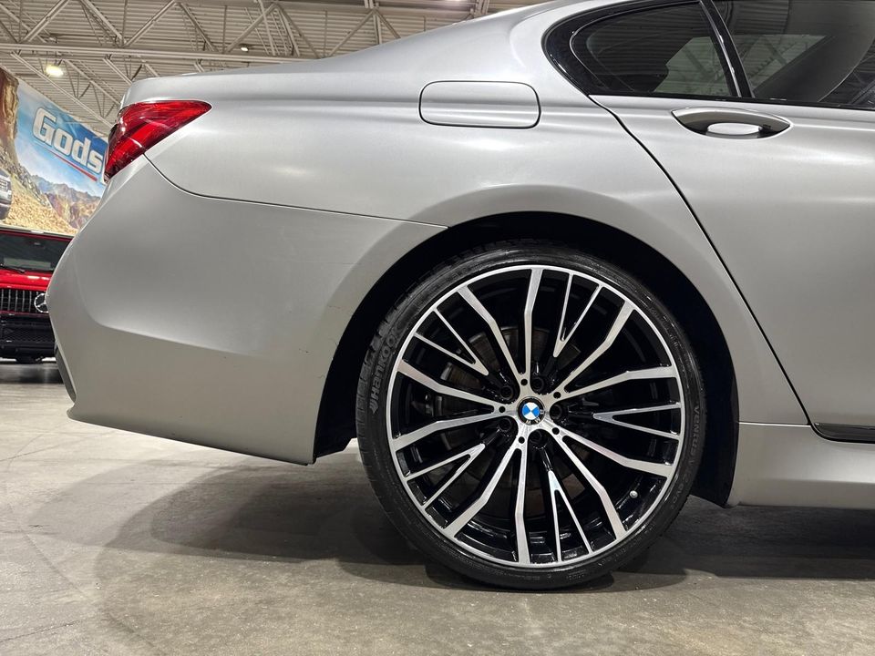 2019 BMW 740i