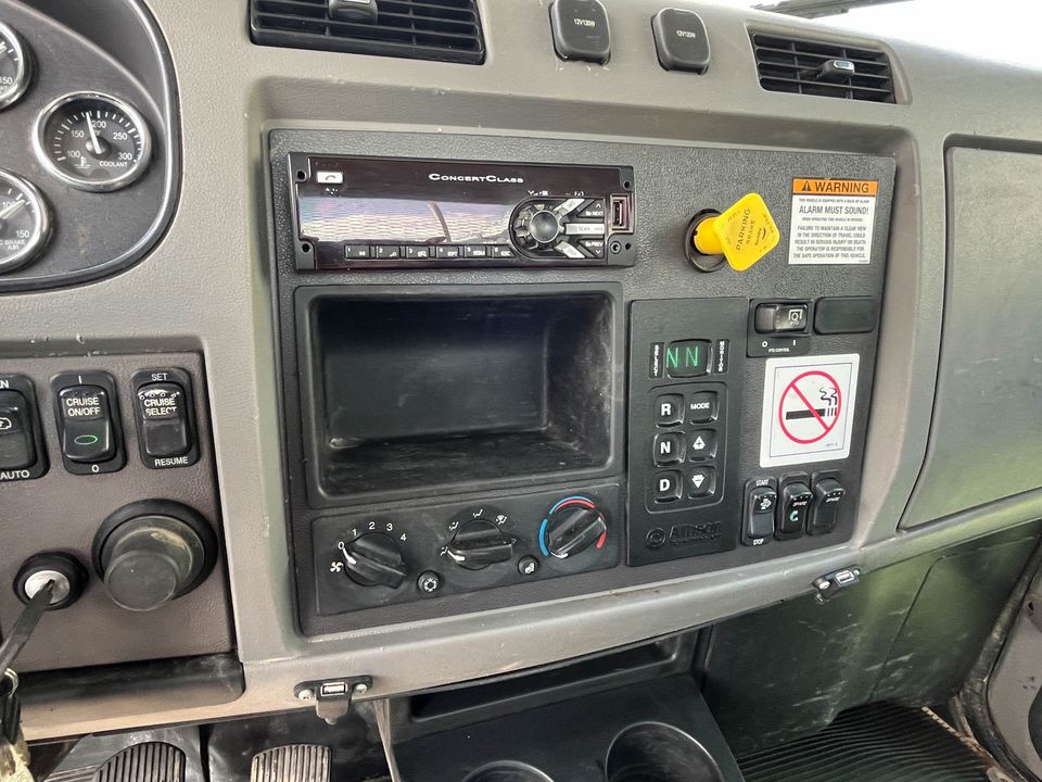 2015 Peterbilt 337 4x2 Service Truck